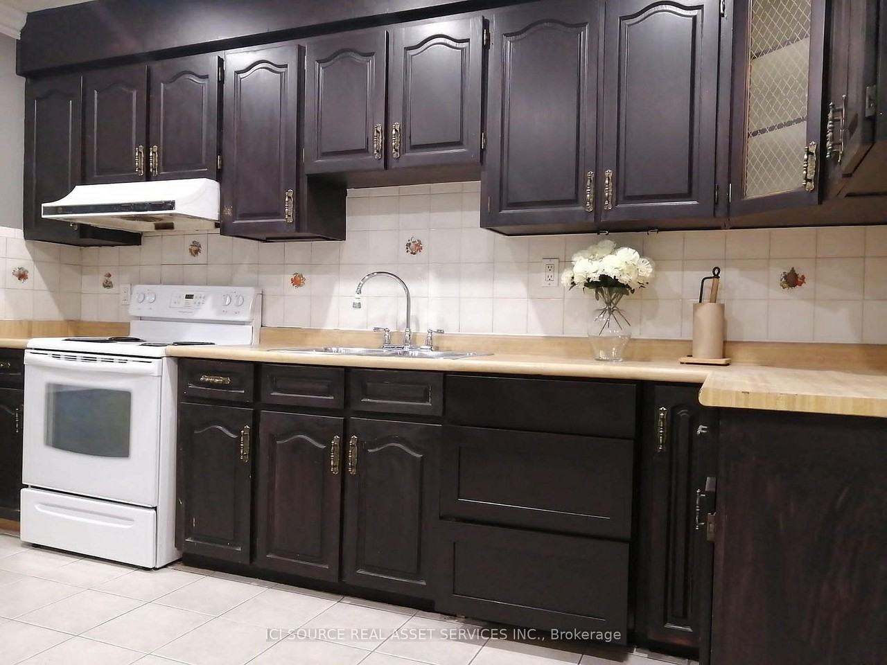 574 Dovercourt Road #Main - Photo 4 of 16