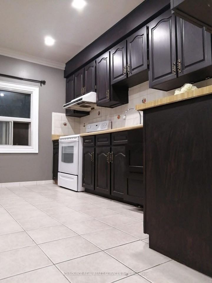 574 Dovercourt Road #Main - Photo 6 of 16