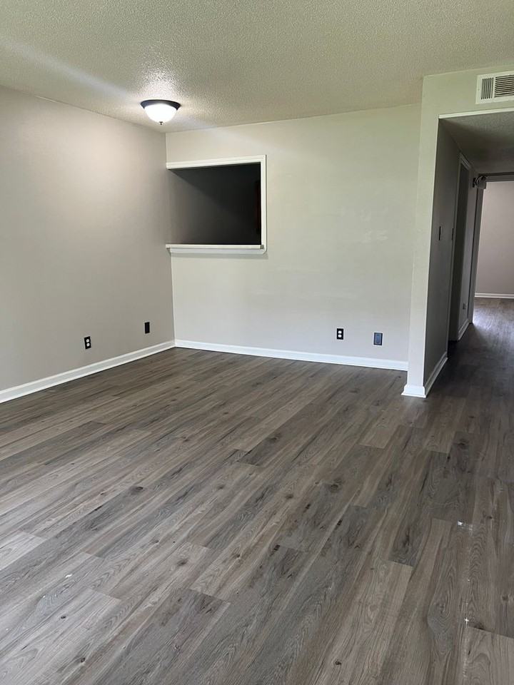 1602 Moss St #2 - Photo 3 of 8