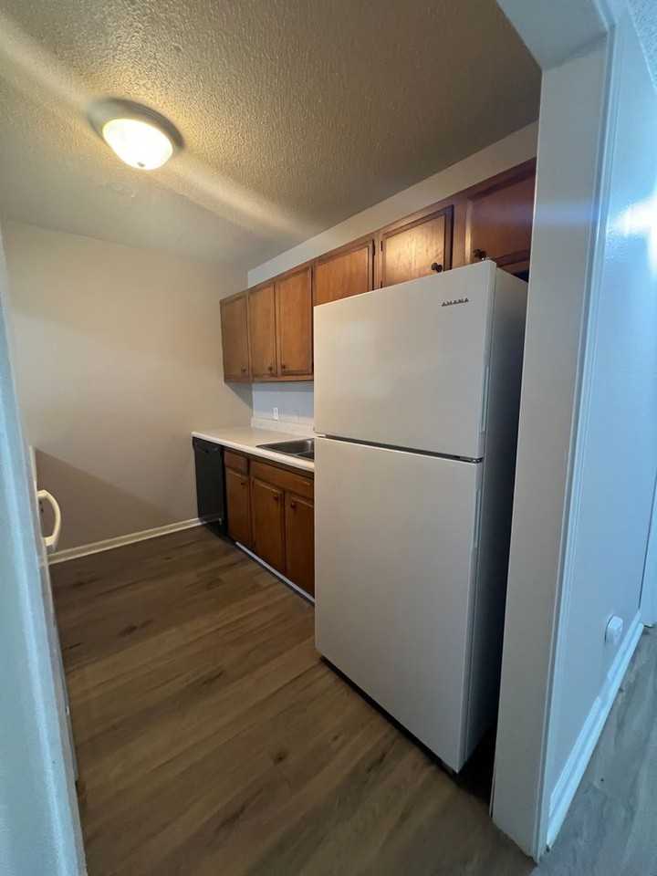 1602 Moss St #2 - Photo 5 of 8