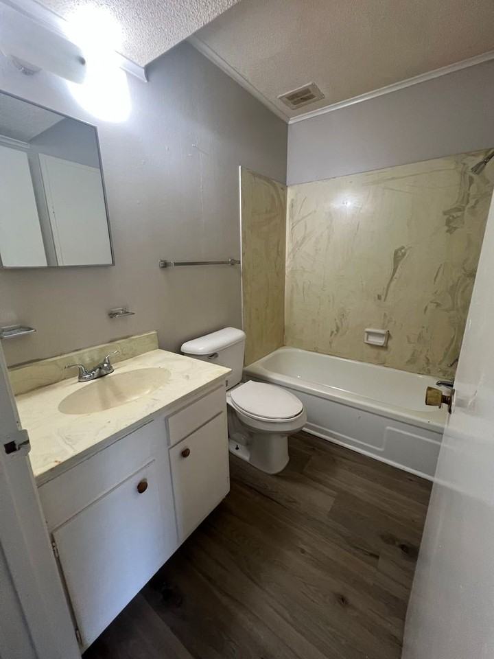 1602 Moss St #2 - Photo 6 of 8
