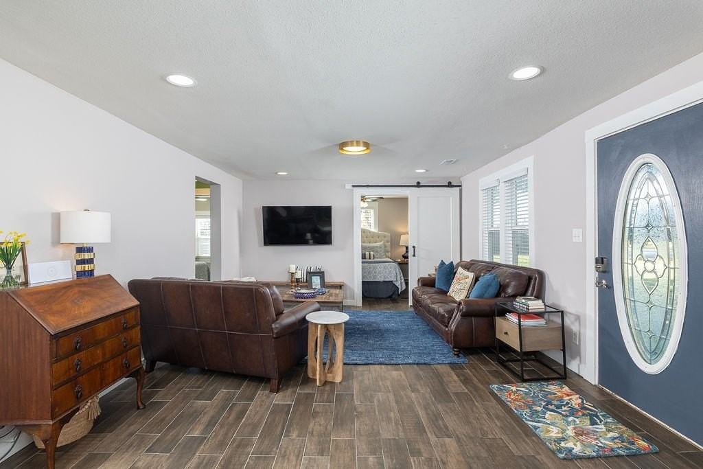 1227 W 1st Ave - Photo 3 of 16