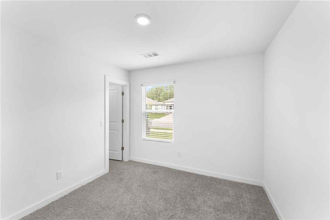 106 Nw Pinwheel St - Photo 3 of 29