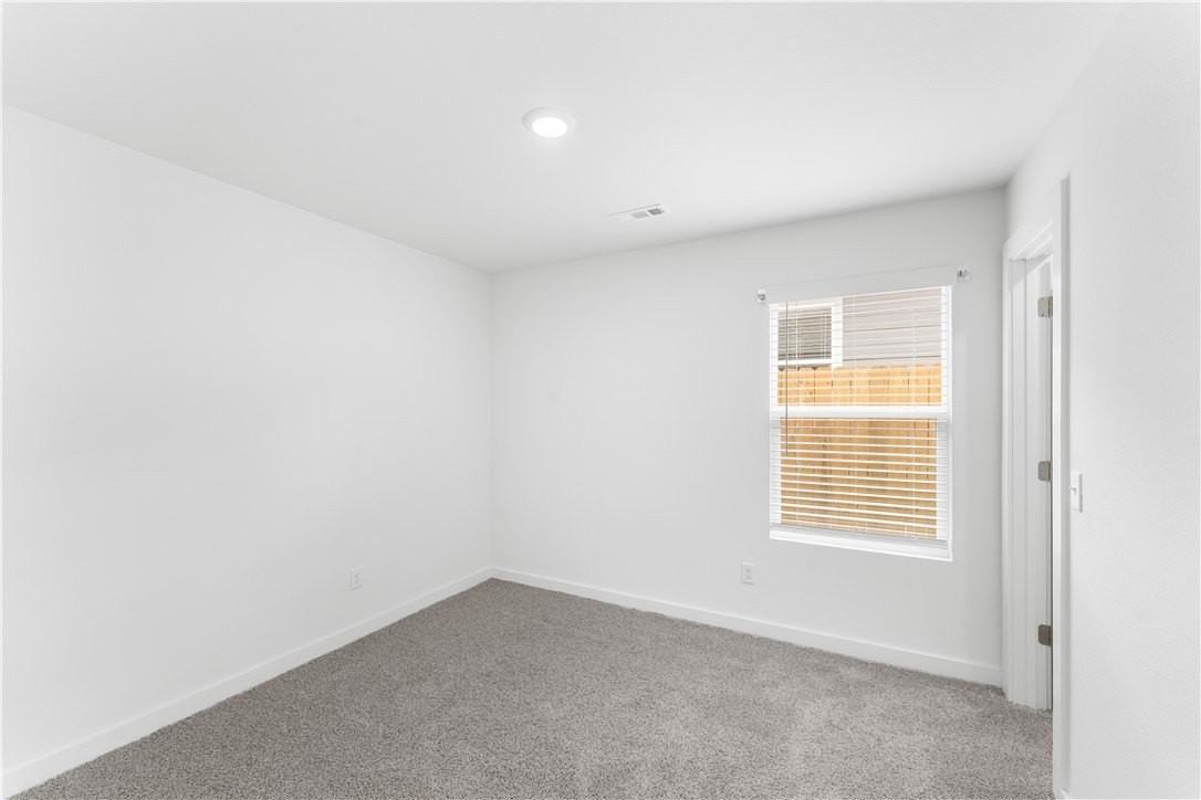 106 Nw Pinwheel St - Photo 4 of 29
