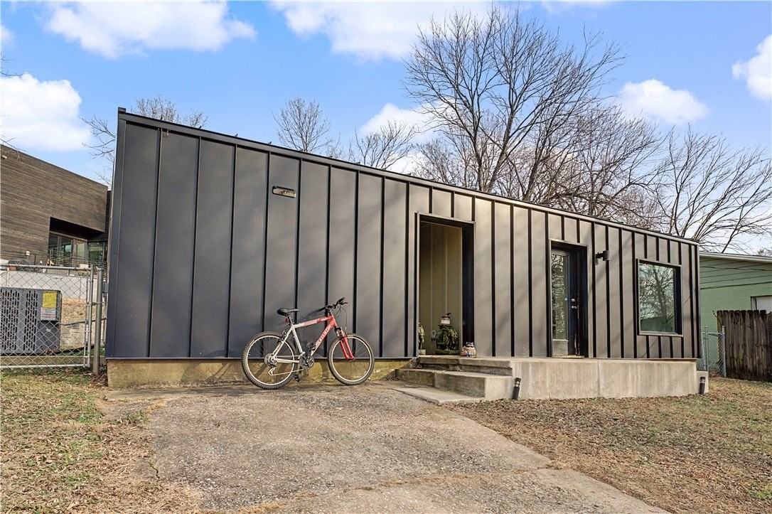 560 N Fallin Ave - Photo 2 of 14