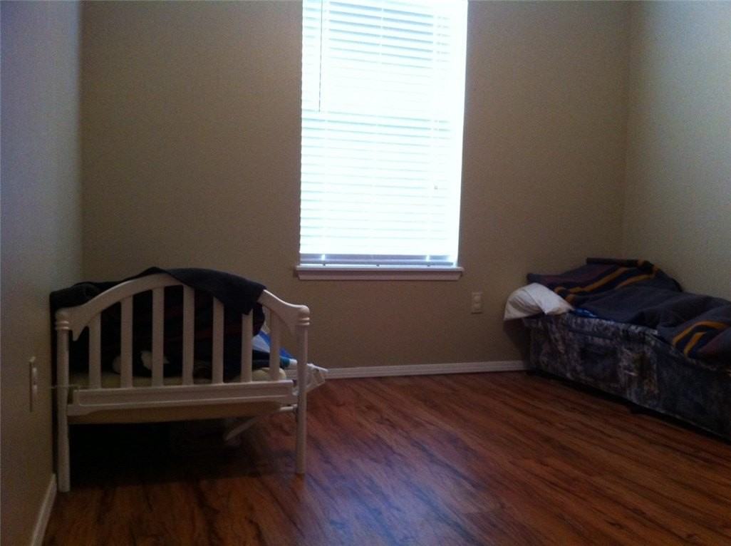 4033 N Cambray Dr - Photo 2 of 6