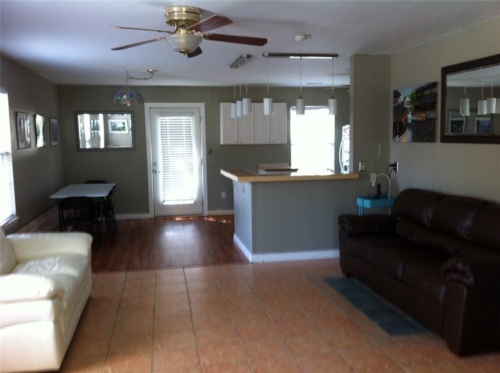 4033 N Cambray Dr - Photo 4 of 6