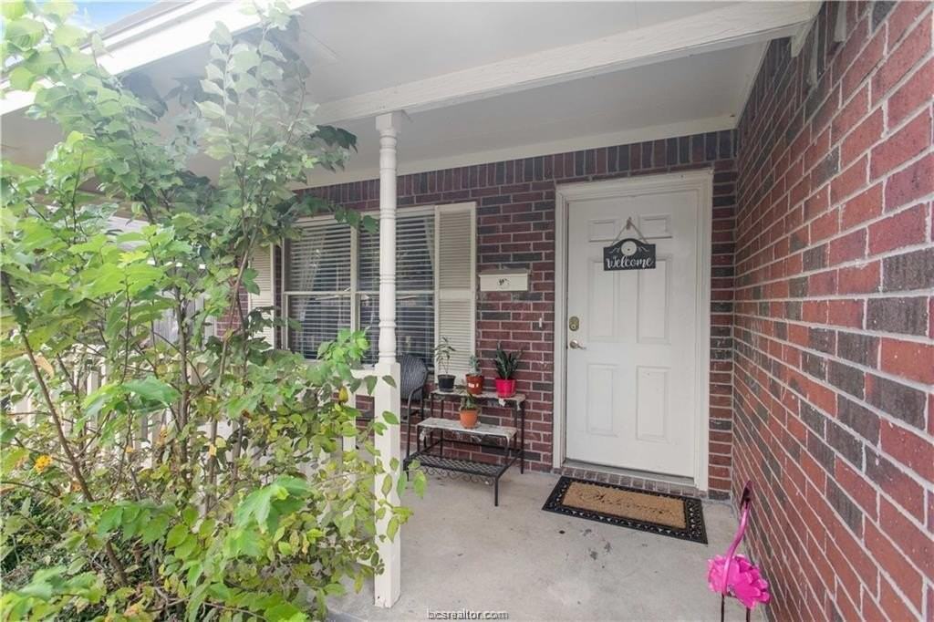 505 Dean St - Photo 2 of 11