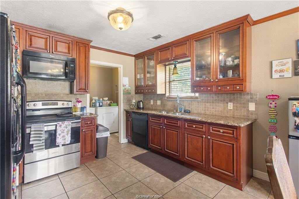 505 Dean St - Photo 3 of 11