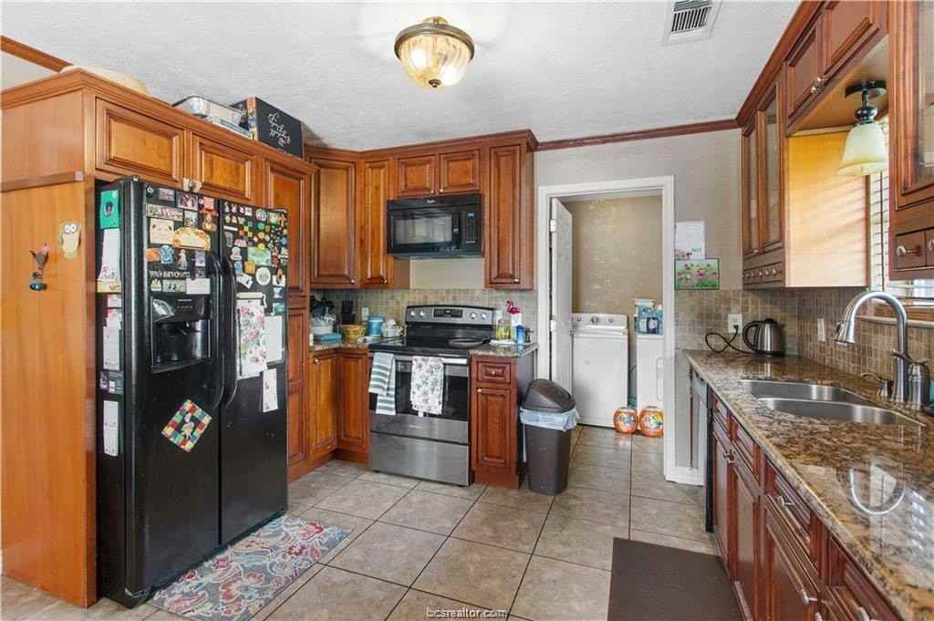 505 Dean St - Photo 4 of 11