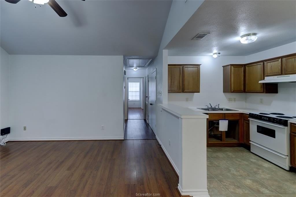 914 Sun Meadow St - Photo 3 of 20