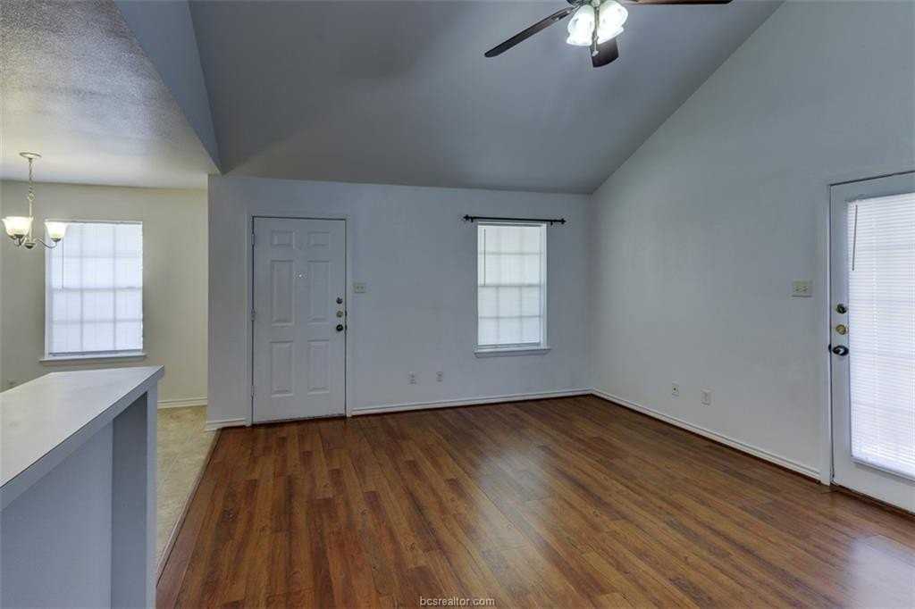 914 Sun Meadow St - Photo 4 of 20