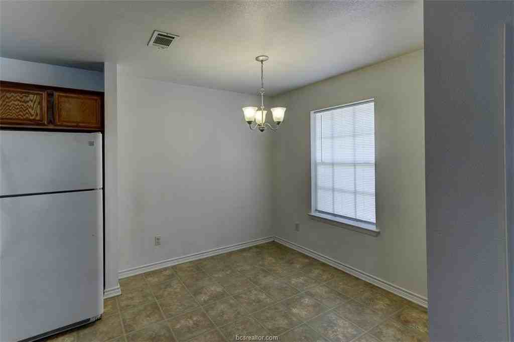 914 Sun Meadow St - Photo 6 of 20