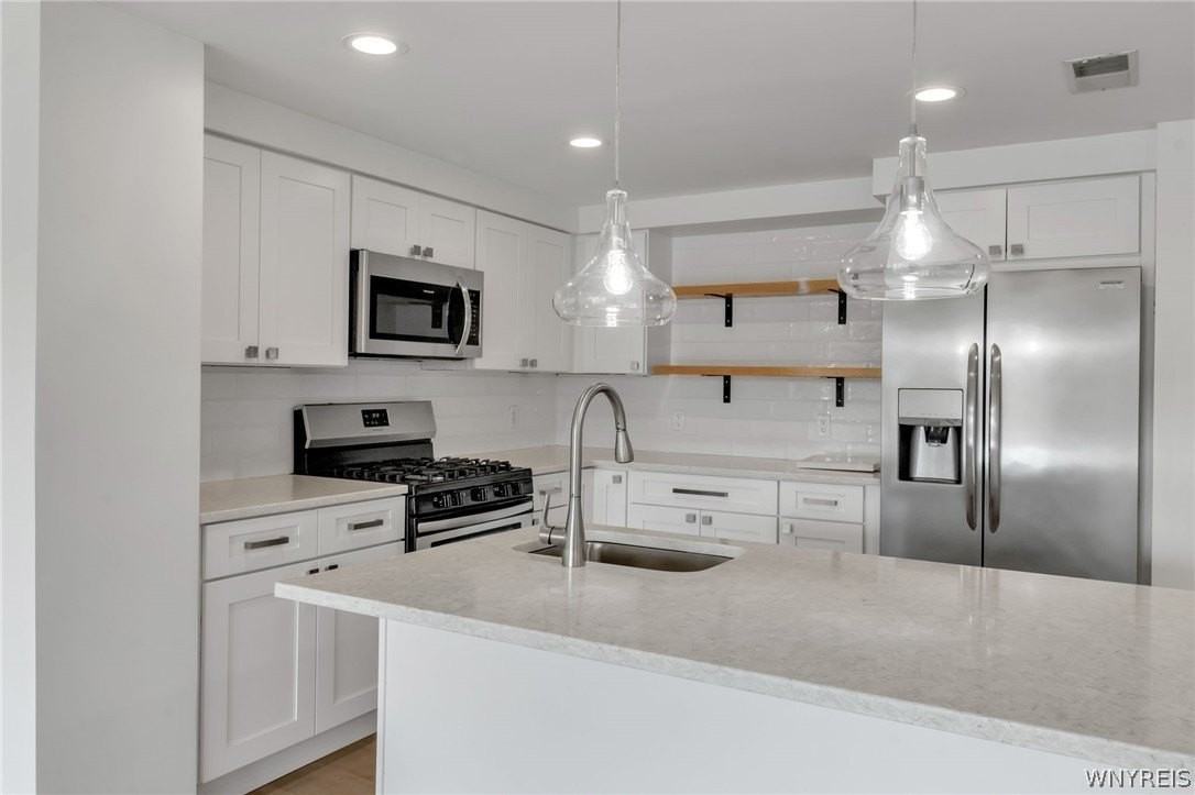 40 Waterfront Cir #306 - Photo 4 of 20