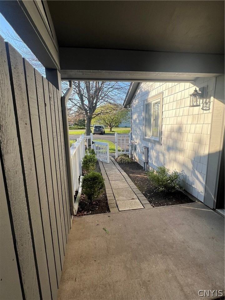 378 N Summerhaven Drive N - Photo 2 of 22