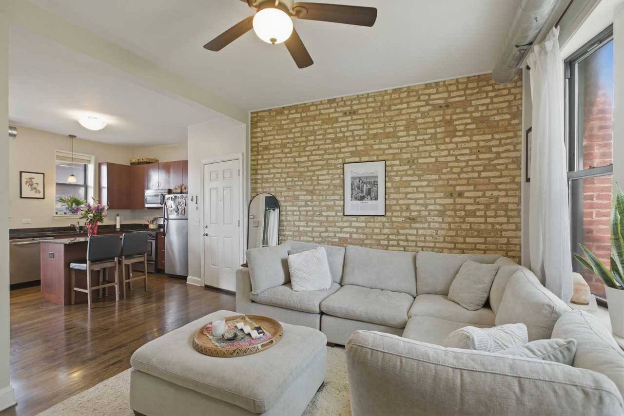 3142 W George #C2 - Photo 2 of 11