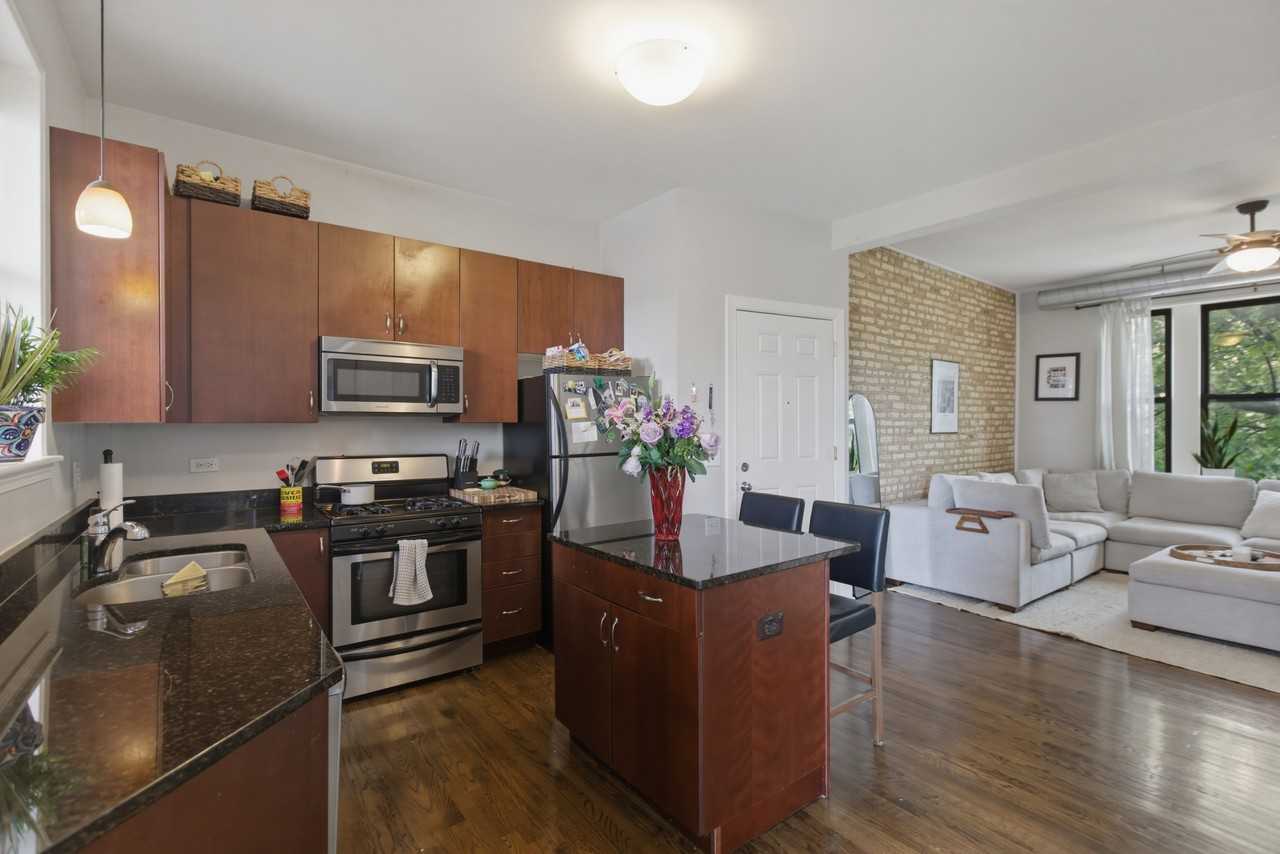 3142 W George #C2 - Photo 3 of 11