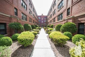 featured image of 5736 N Winthrop Ave
