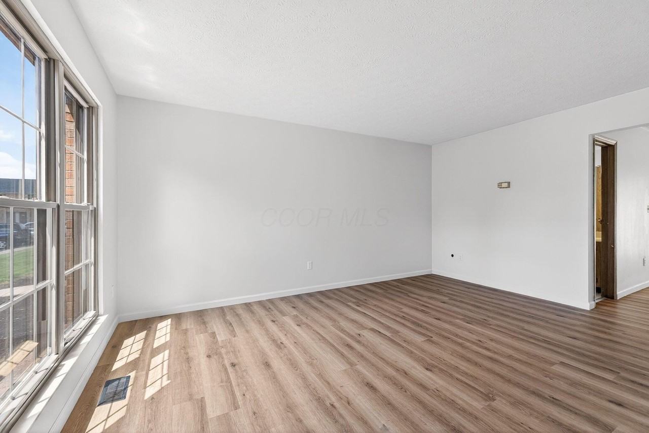6462 Brookedge Ct - Photo 5 of 44