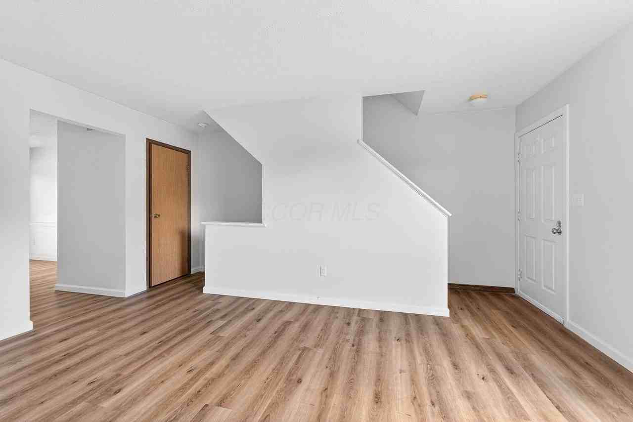 6462 Brookedge Ct - Photo 7 of 44