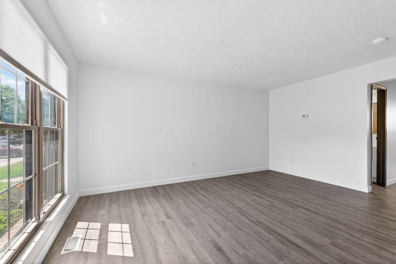 6477 Brookedge Ct - Photo 6 of 42