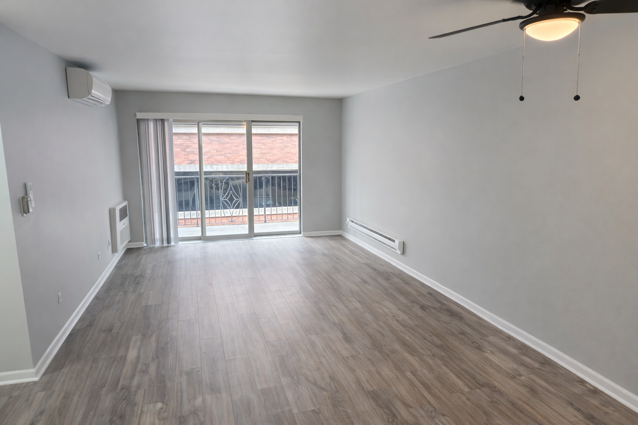 5202 Washington St #408 - Photo 3 of 9