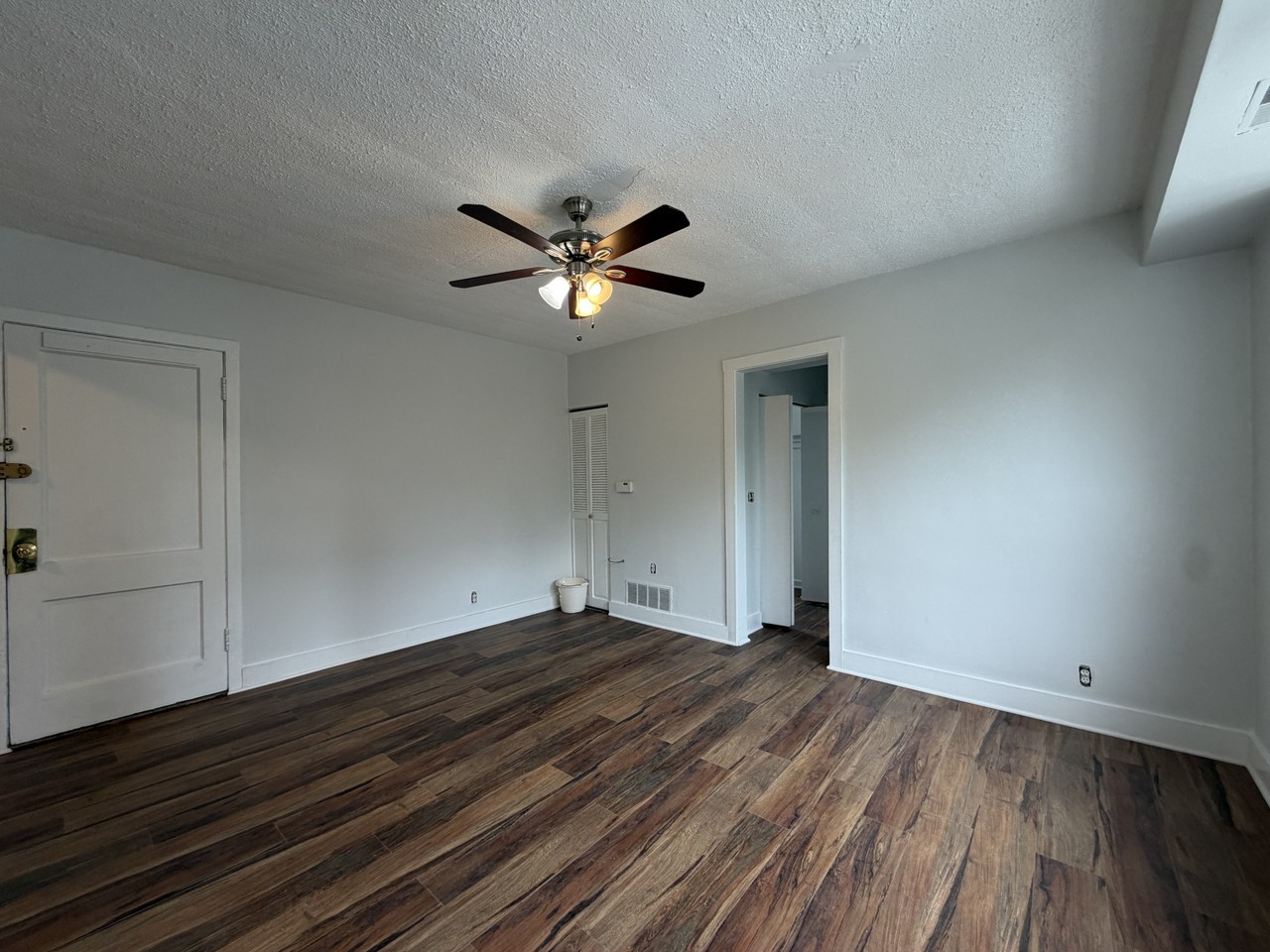 3727 N Pine Grove Ave #408 - Photo 4 of 11
