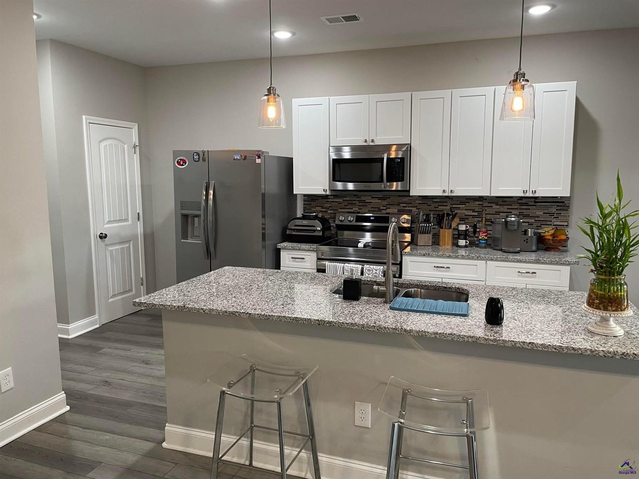 118 Wray St - Photo 4 of 17
