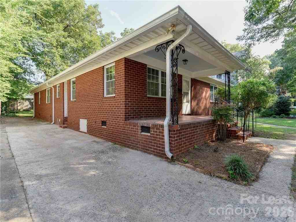 813 Sunnyside Ave - Photo 2 of 21