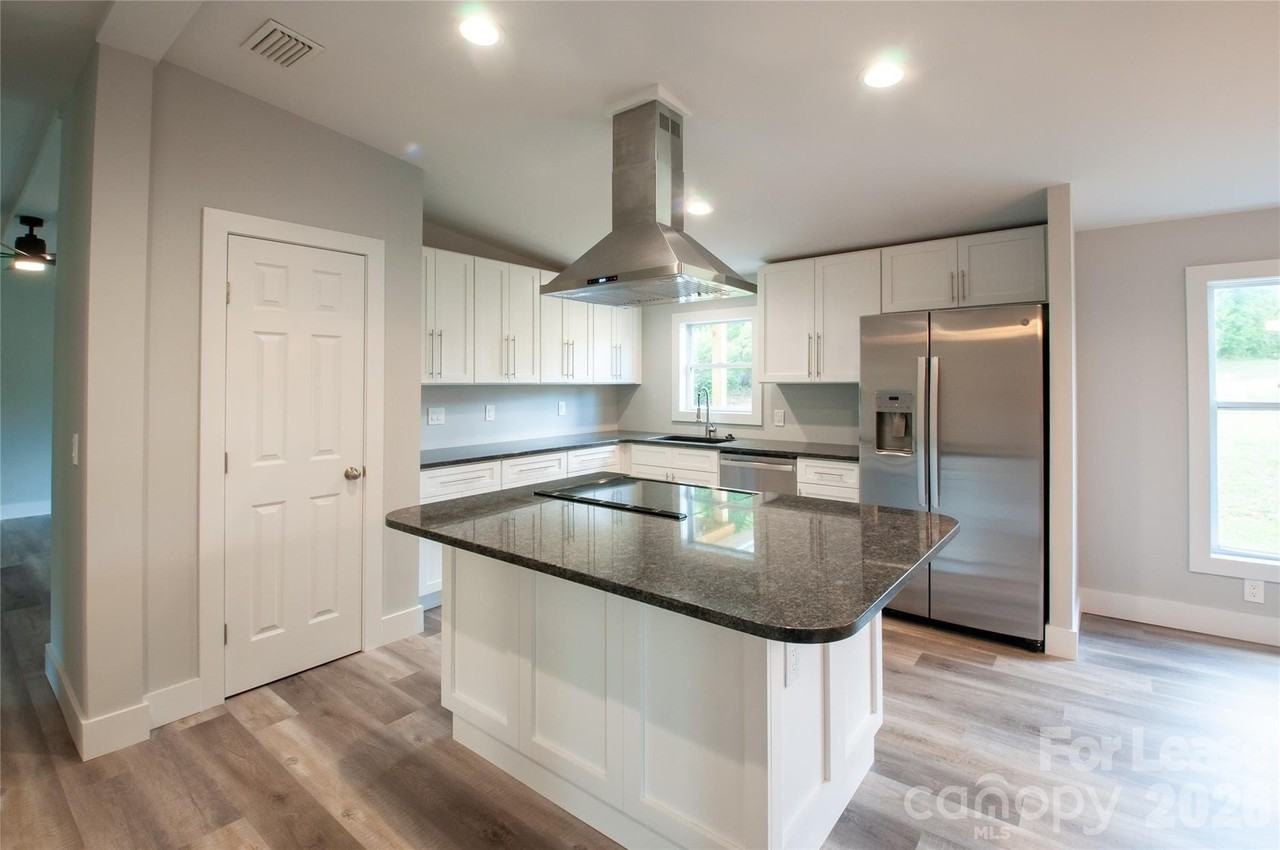 151 Scotsman Dr - Photo 3 of 13
