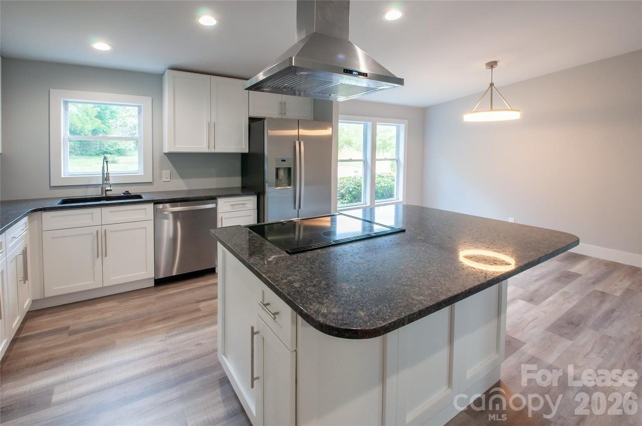 151 Scotsman Dr - Photo 4 of 13