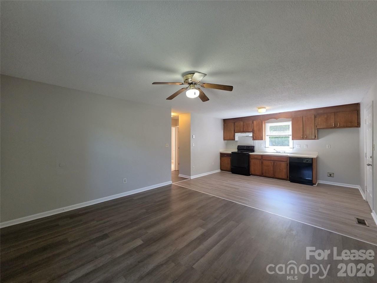 405 S Pinchback Ave - Photo 3 of 14