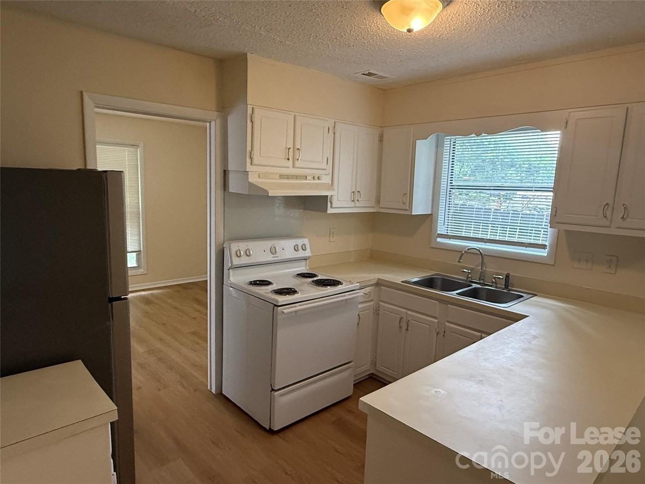 6341 Round Hill Rd - Photo 4 of 16