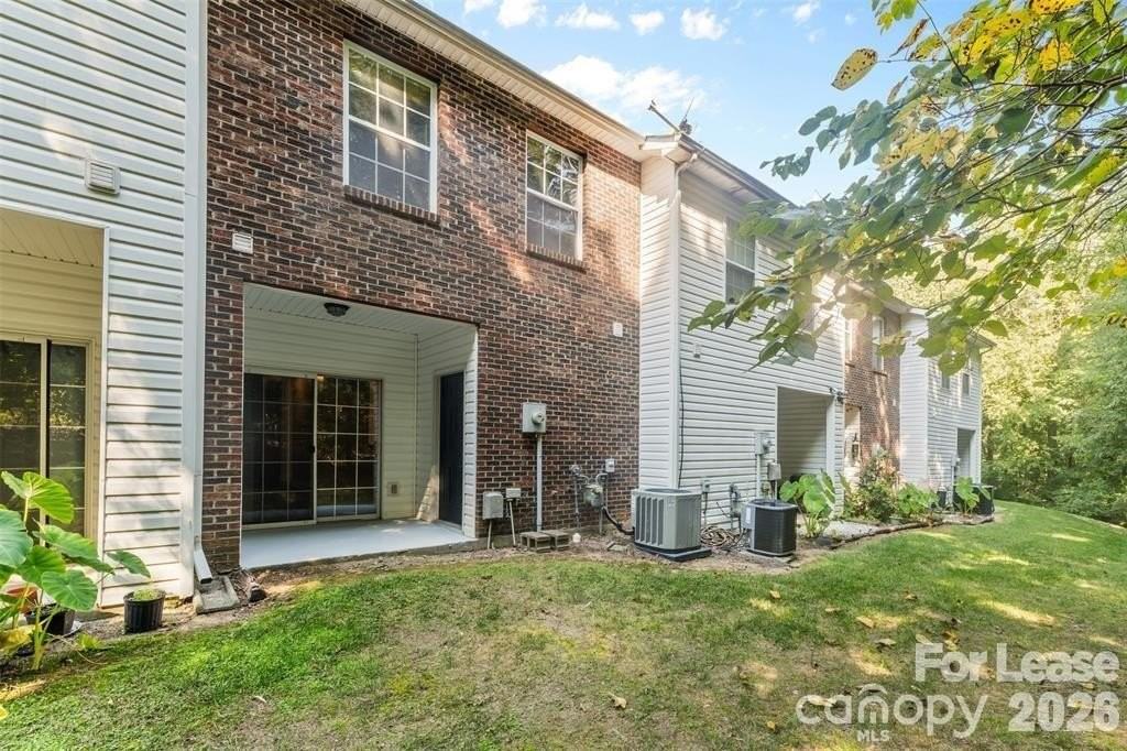 2472 Ryerson Ct - Photo 2 of 18