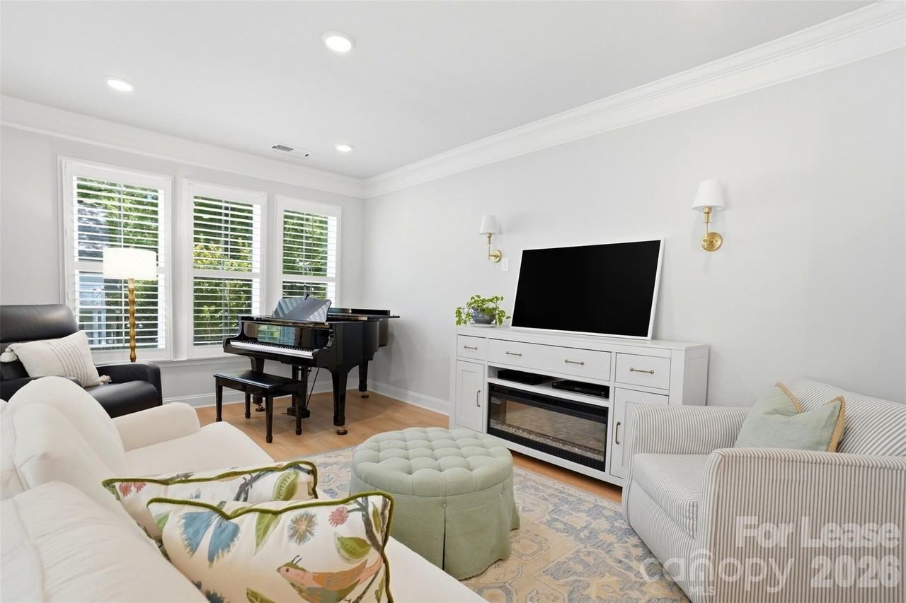 1120 Drummond Ave - Photo 3 of 13