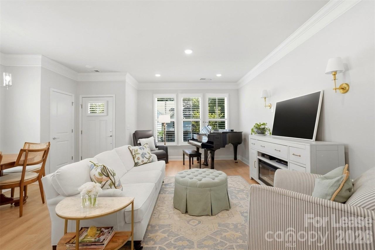 1120 Drummond Ave - Photo 4 of 13