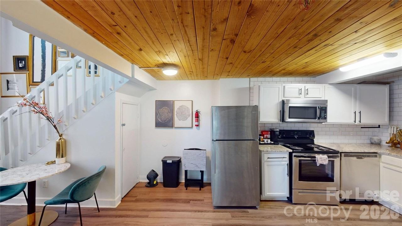 201 S Hoskins Rd - Photo 5 of 18