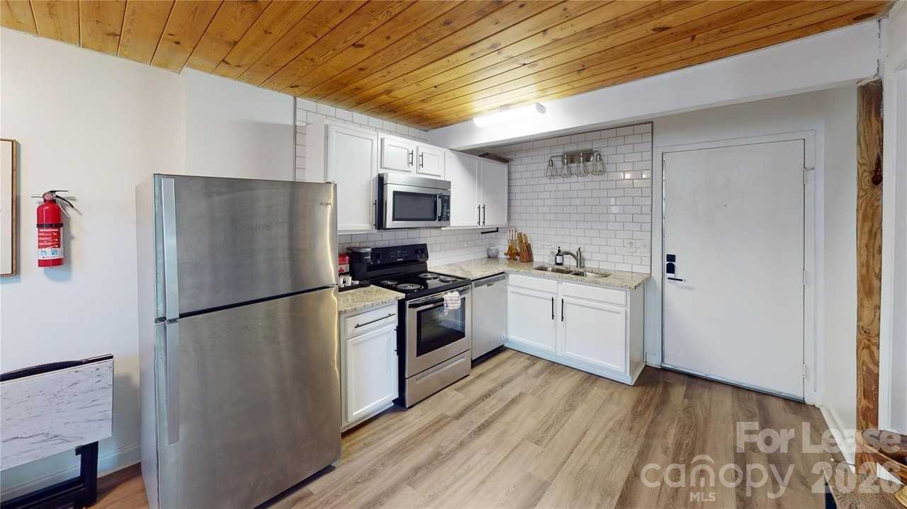 201 S Hoskins Rd - Photo 6 of 18