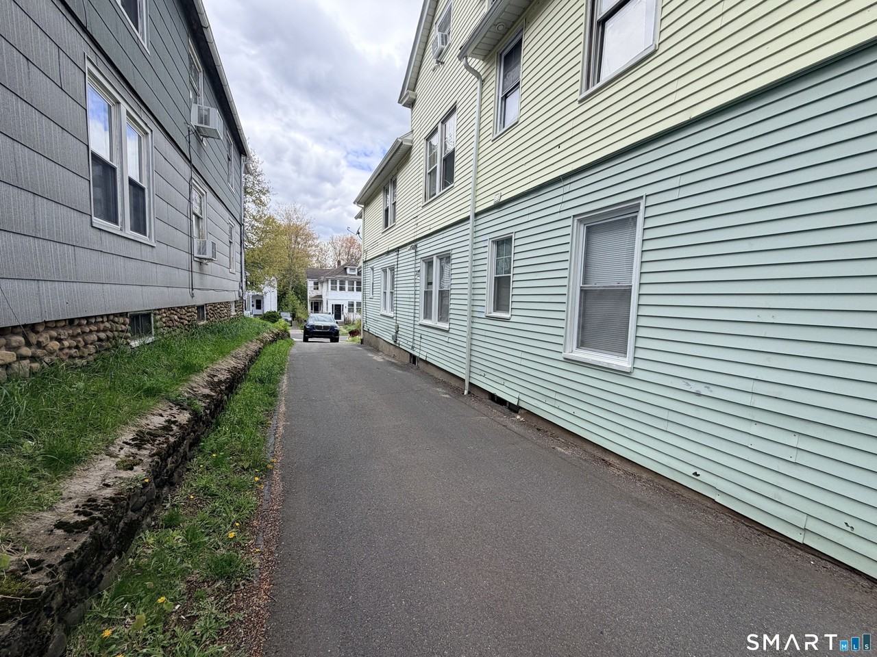 152 Lyons St - Photo 2 of 13