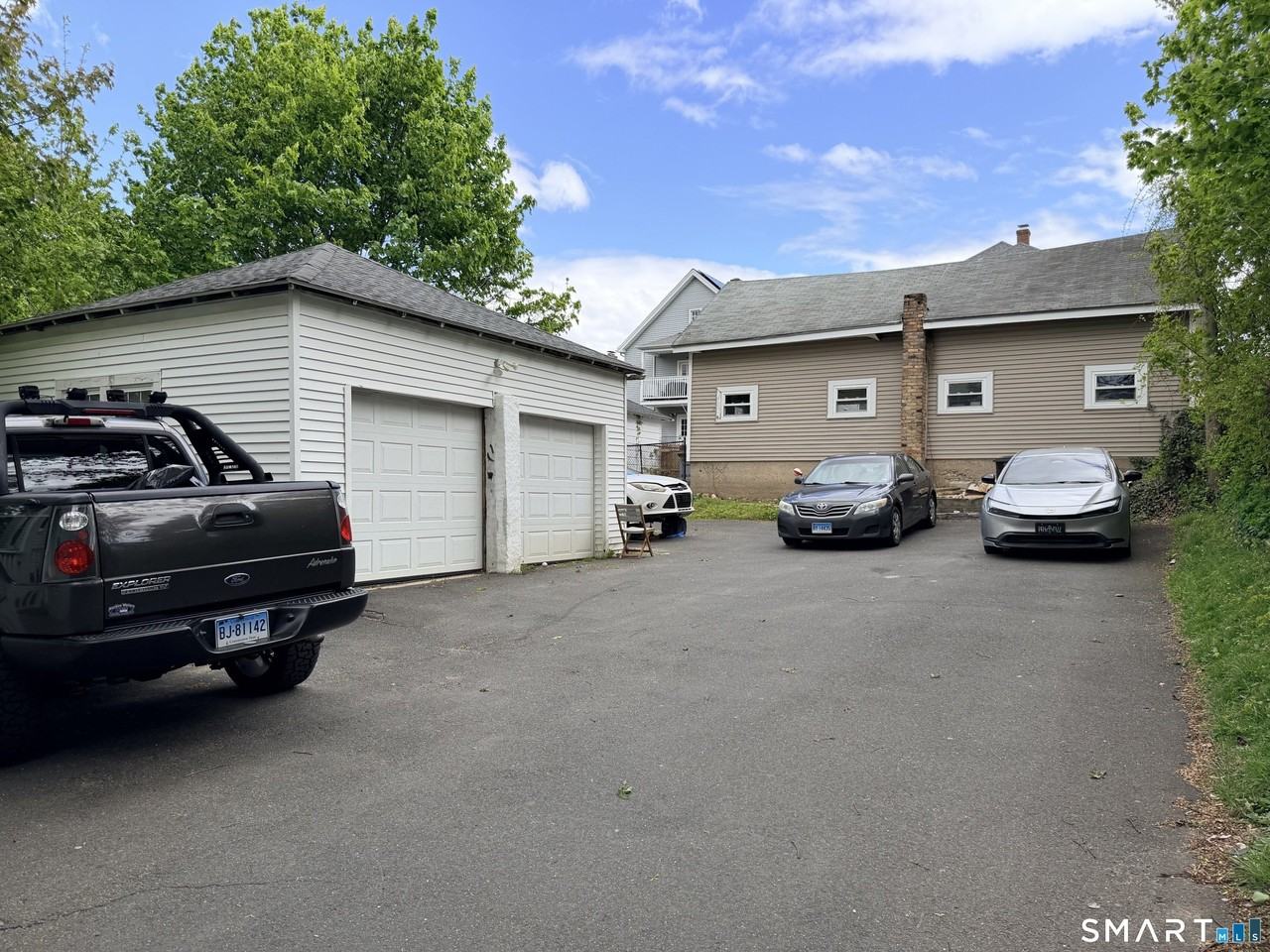 152 Lyons St - Photo 3 of 13