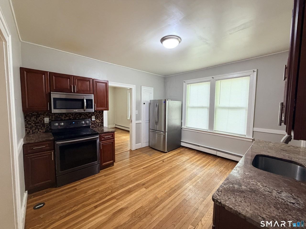152 Lyons St - Photo 4 of 13