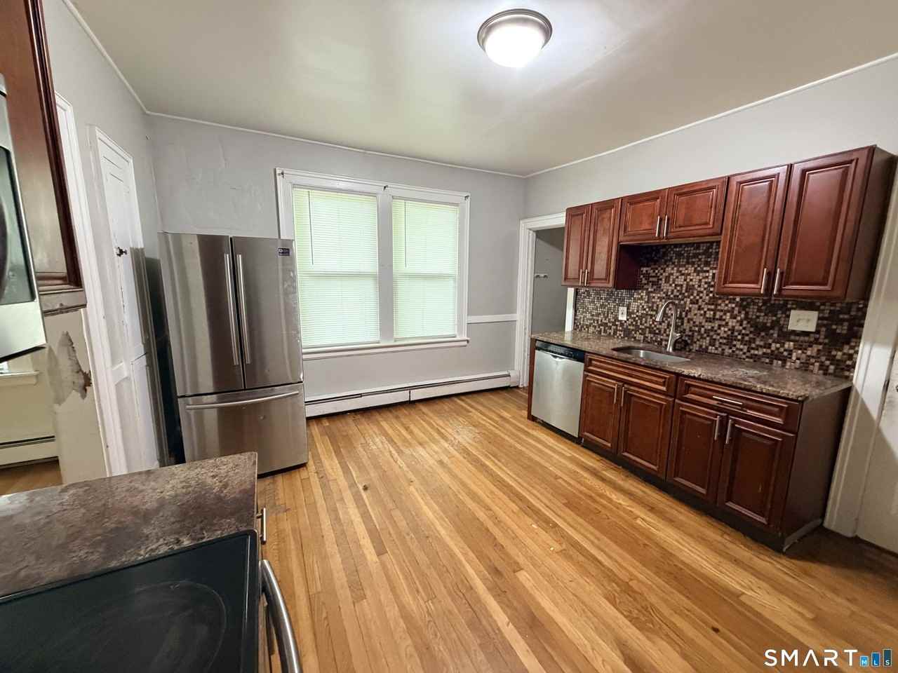 152 Lyons St - Photo 5 of 13