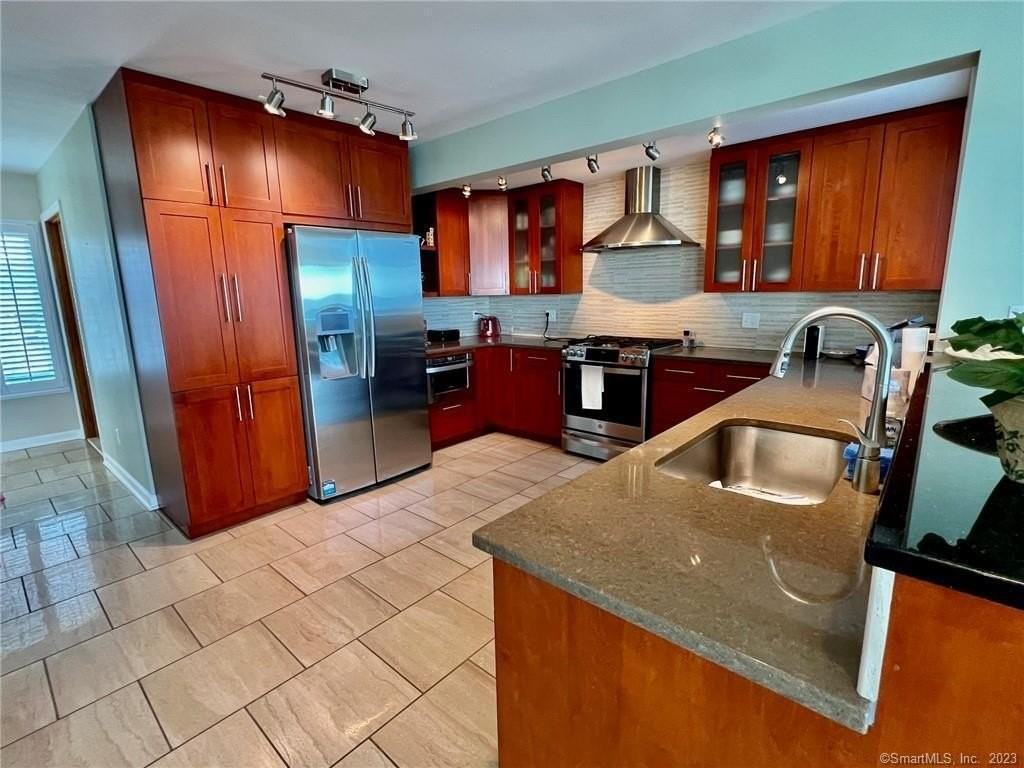 146 Middle Beach Rd - Photo 7 of 26