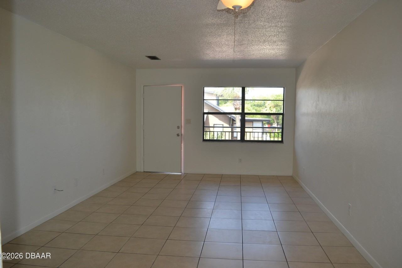 309 Oakridge Blvd #6 - Photo 2 of 8