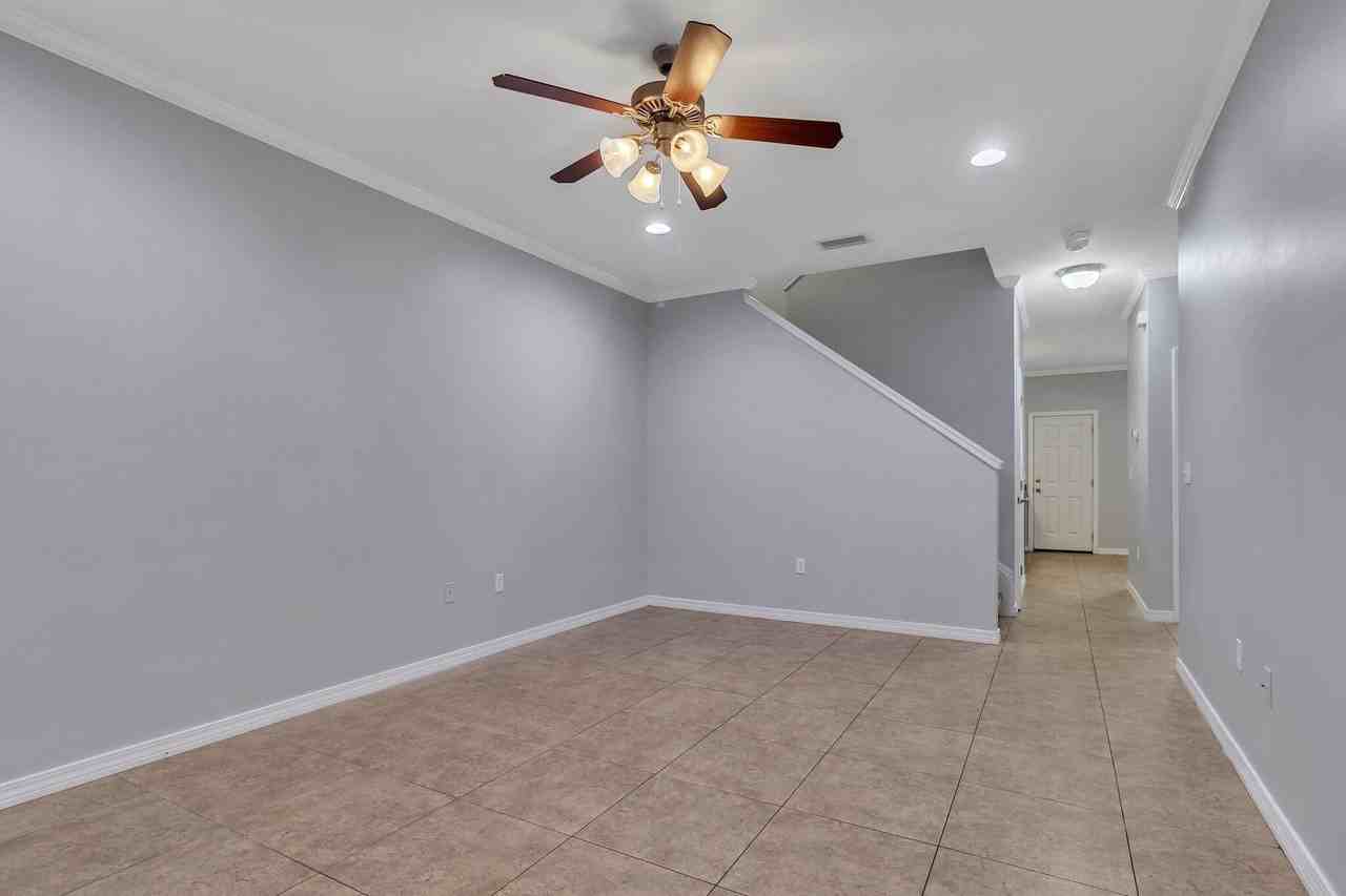 1486 Bentley Cir - Photo 5 of 36