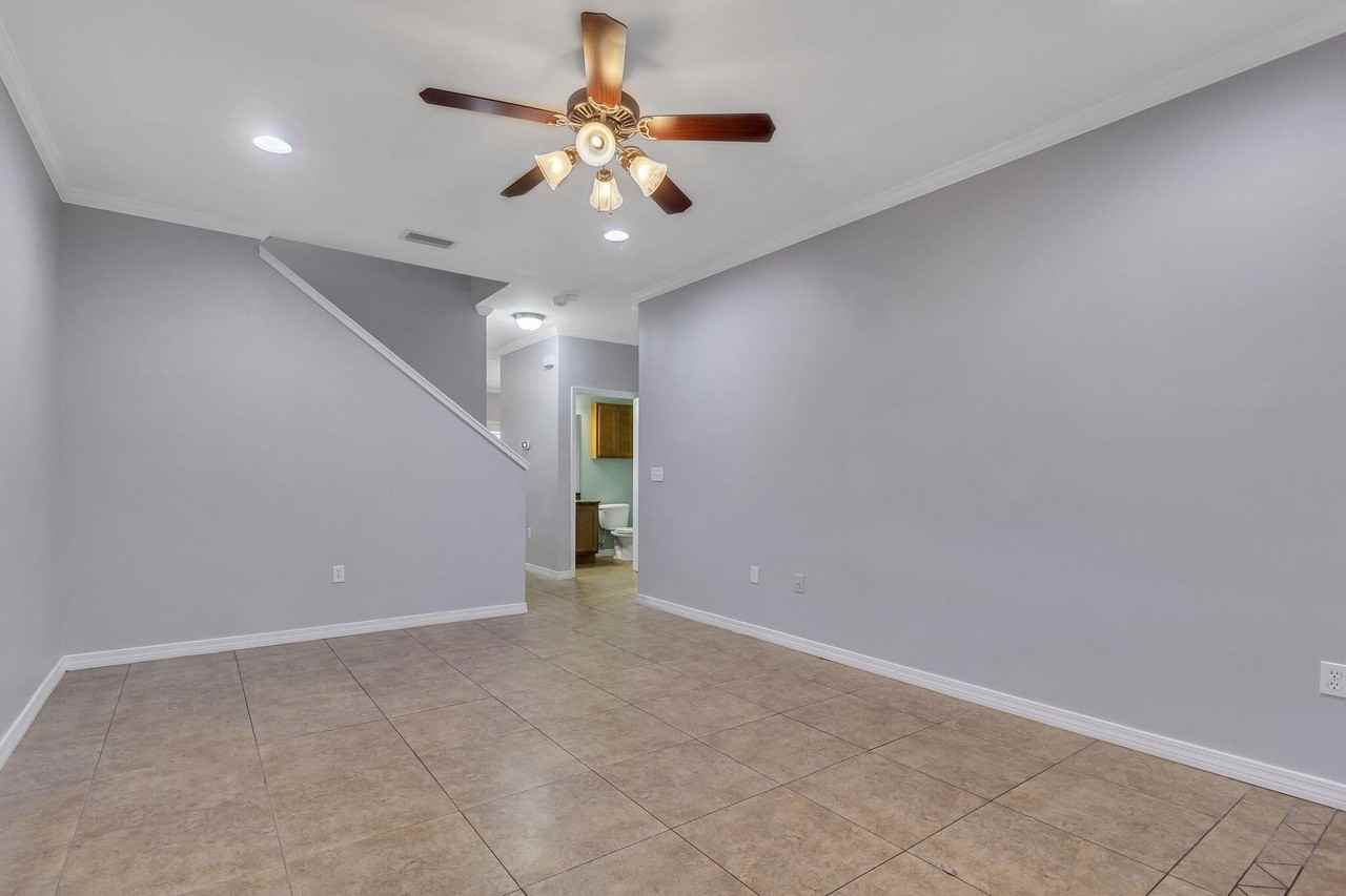 1486 Bentley Cir - Photo 6 of 36