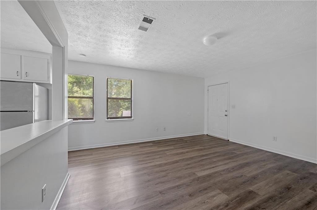 233 Tanglewood Dr - Photo 6 of 16