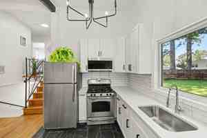 featured image of Valleywood Dr