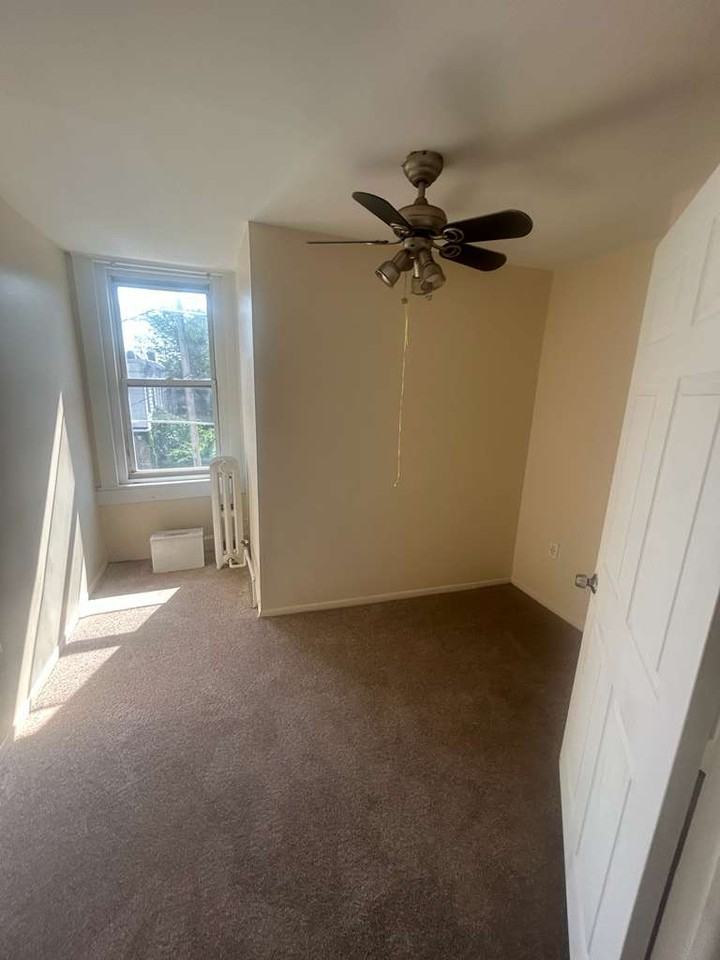 3901 Pennsgrove St - Photo 2 of 6