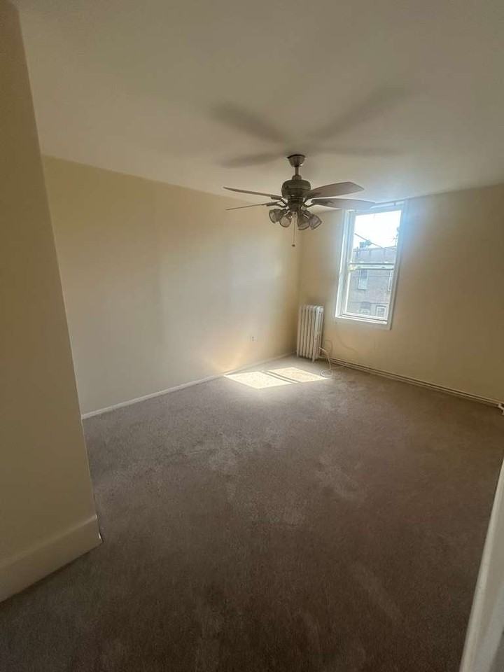 3901 Pennsgrove St - Photo 4 of 6